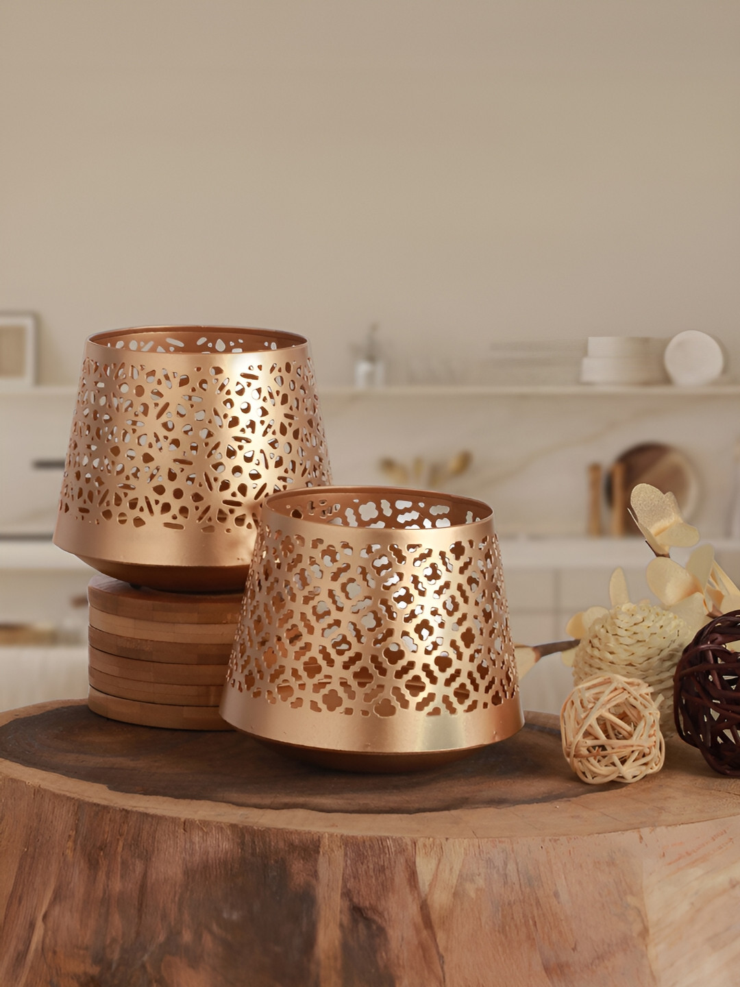 Homspurts Gold Toned 2 Pieces Textured Metal Tea Light Candle Holders