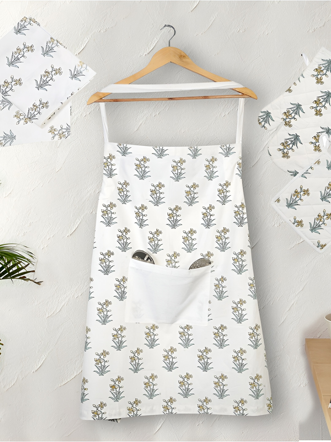 Texstylers White & Yellow 5 Pieces Floral Printed Pure Cotton Kitchen Linen Set