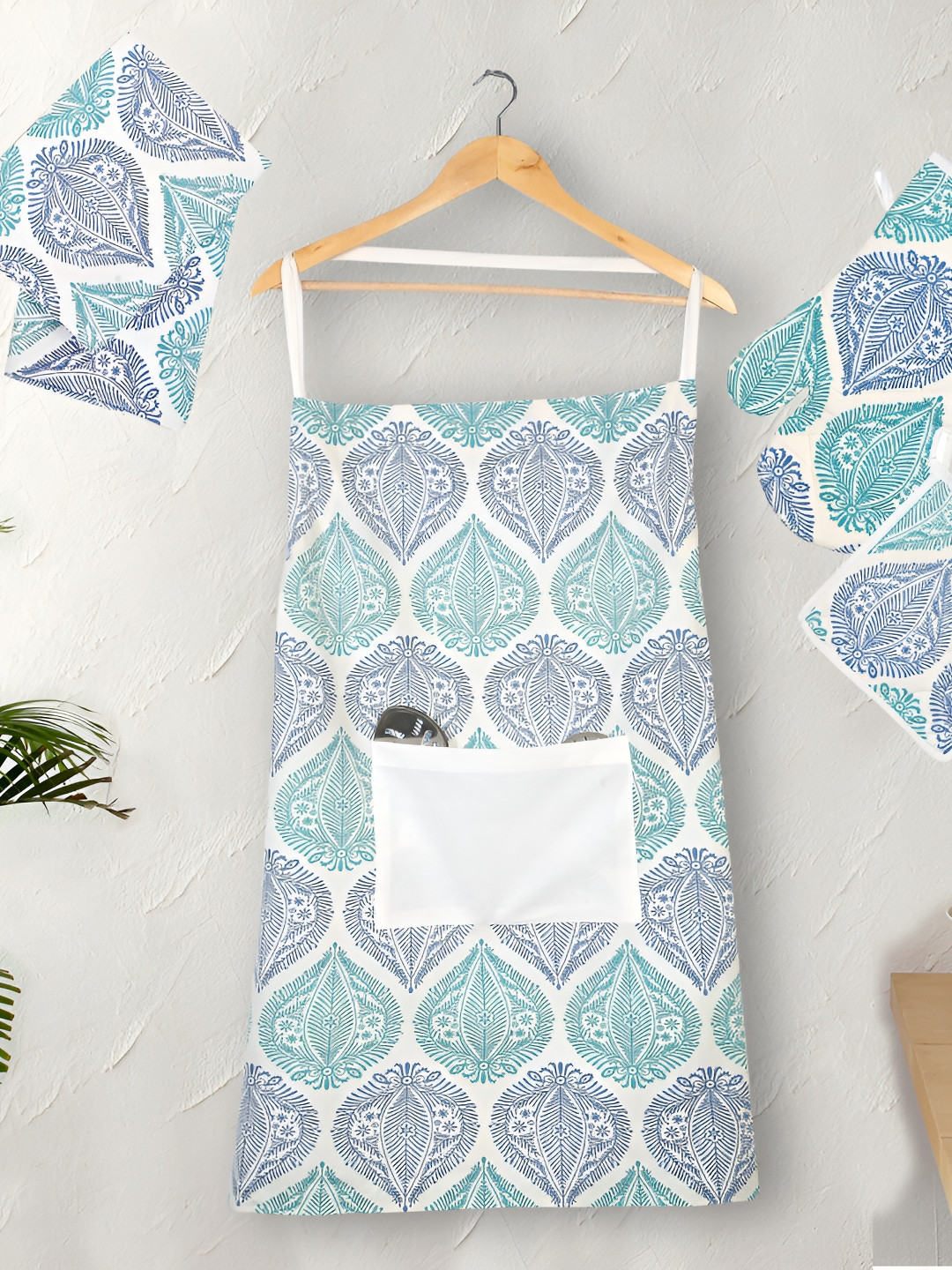 Texstylers White & Blue 5 Pieces Ethnic Motifs Printed Pure Cotton Kitchen Linen Set