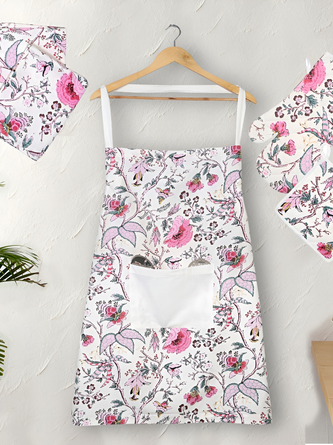 Texstylers Pink & White 5 Pieces Floral Printed Pure Cotton Kitchen Linen Set