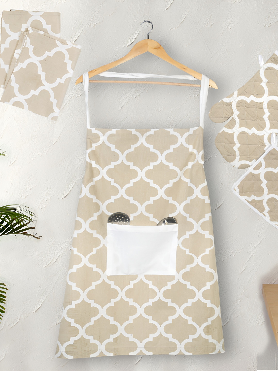 Texstylers Beige & White 5 Pieces Geometric Printed Pure Cotton Kitchen Linen Set