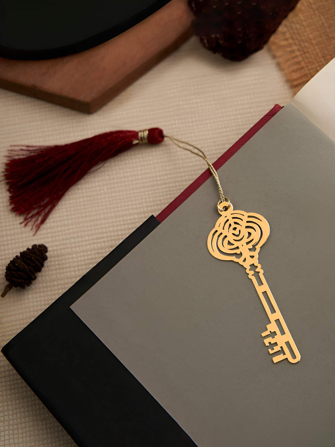 DecorTwist Brass Key Design bookmark