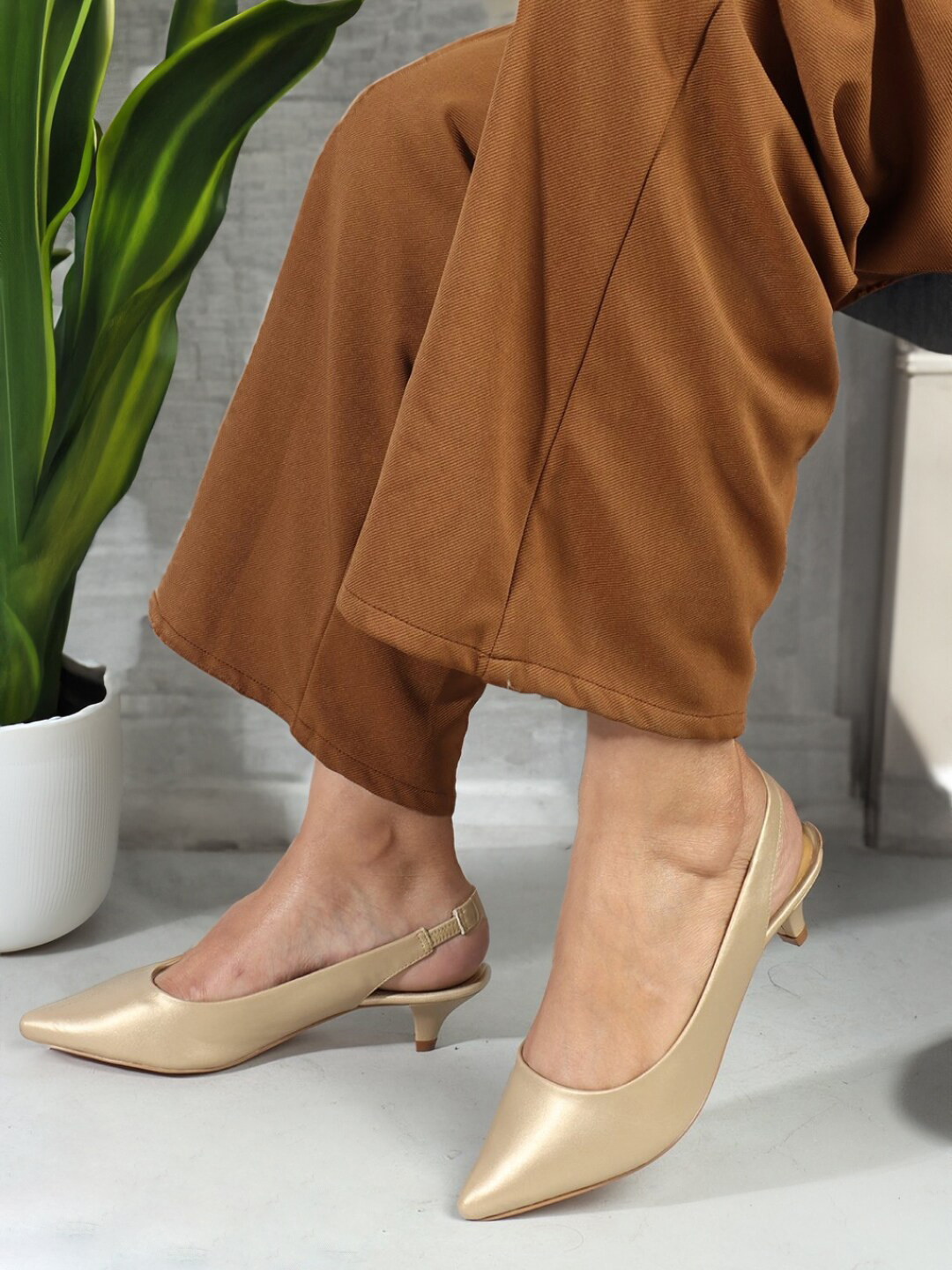 Carlton London Pointed Toe Kitten Heeled Pumps