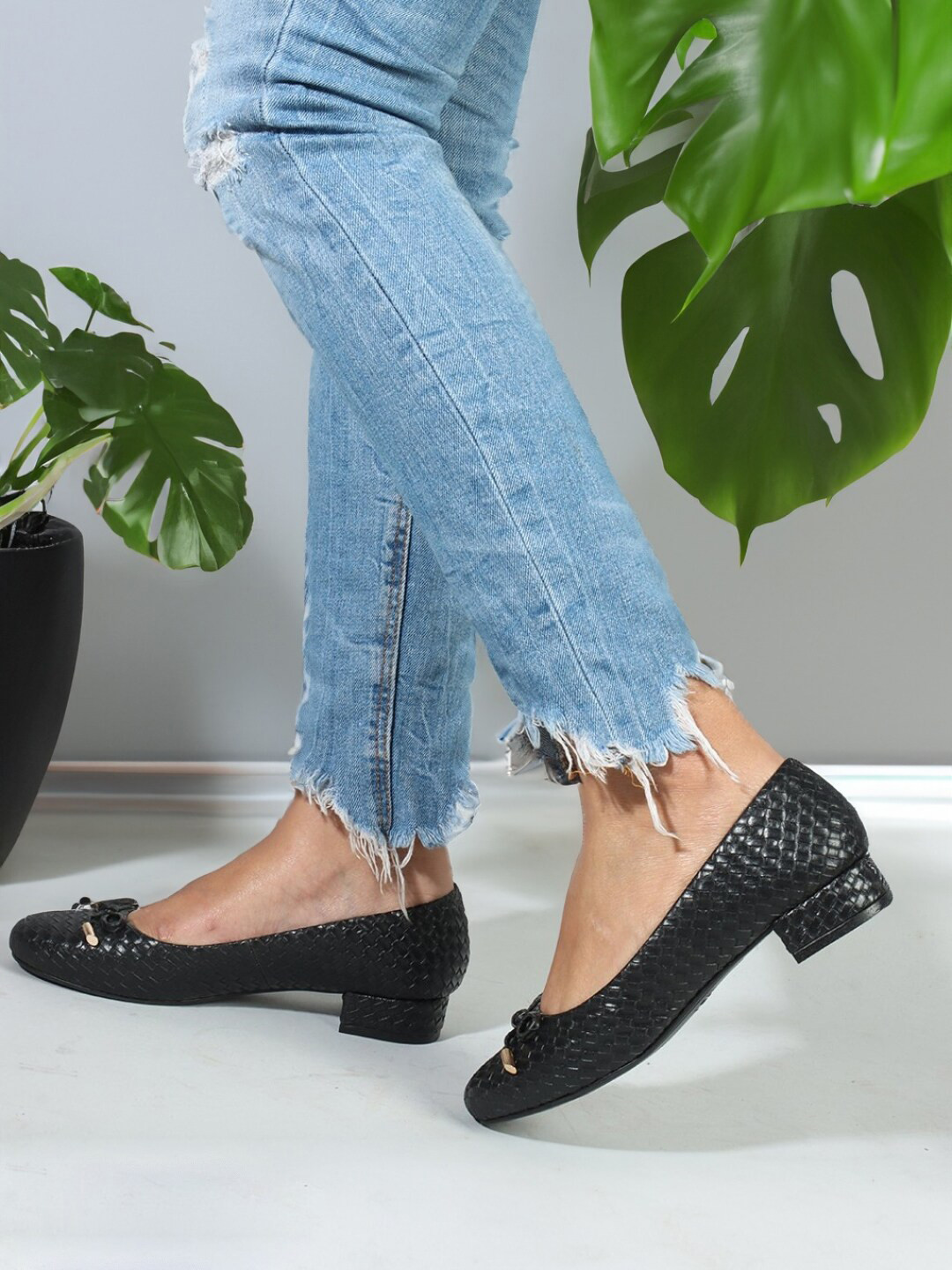 Carlton London Textured Block Pumps with Bow