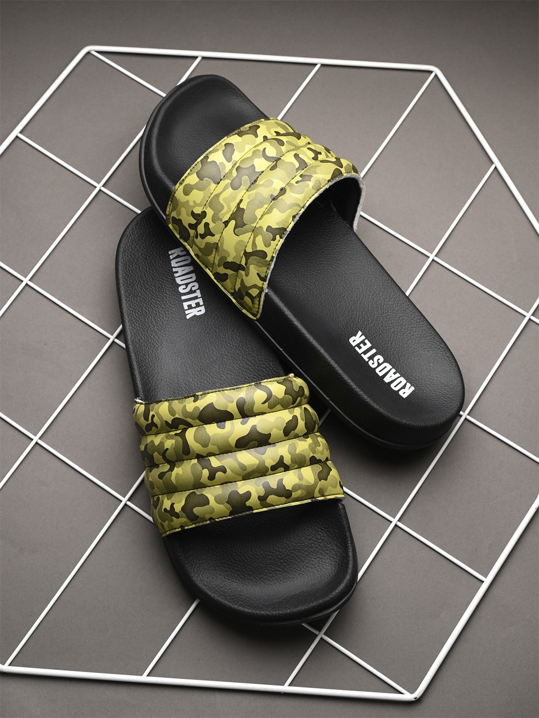Roadster The Lifestyle Co. Men Abstract Printed Sliders