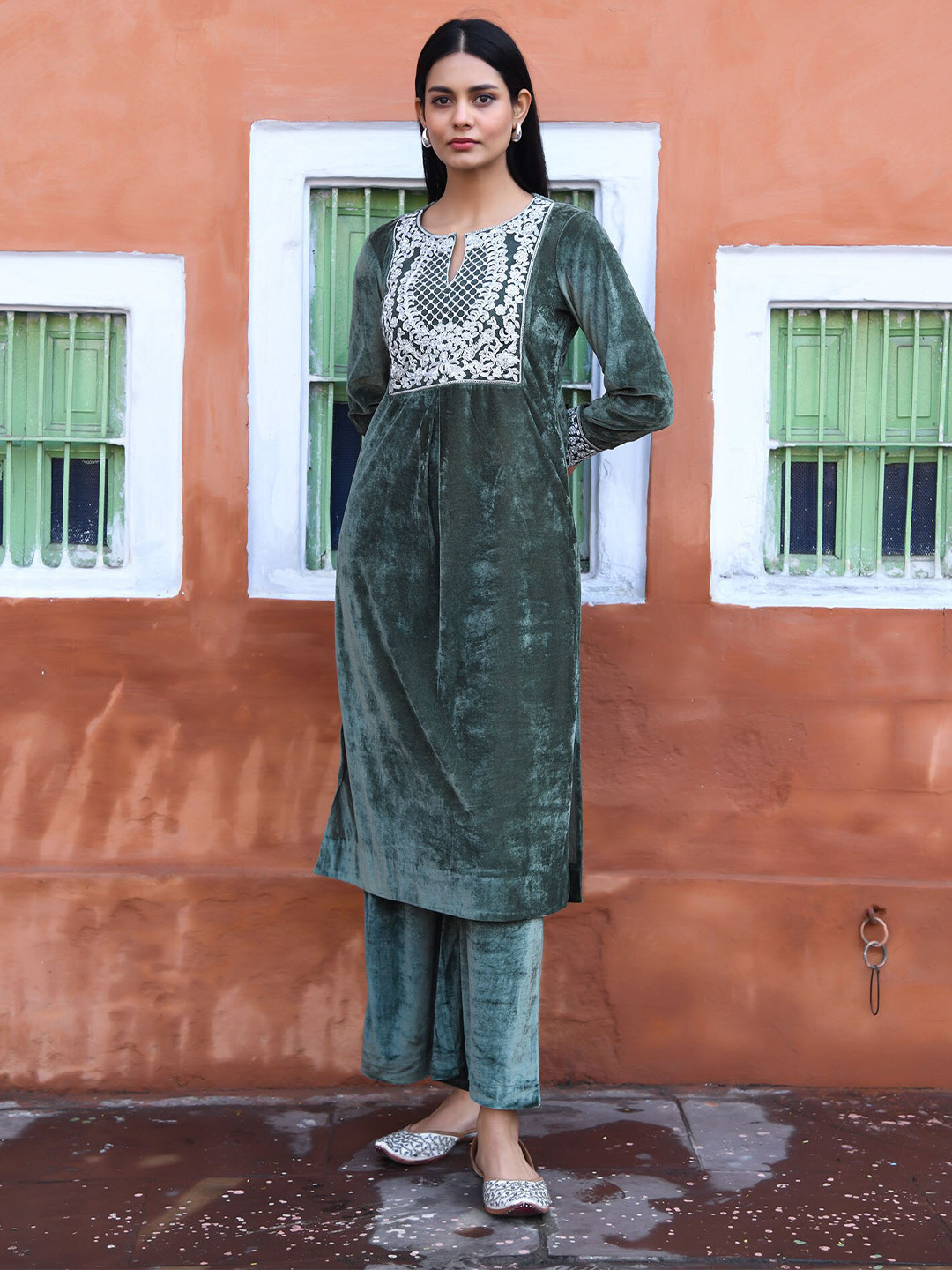 NUHH Floral Yoke Design Regular Velvet Kurta with Trousers & With Dupatta