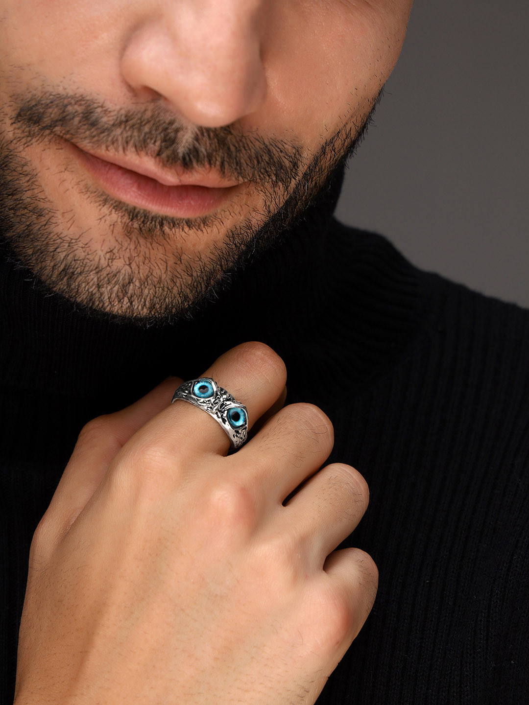 Bold by Priyaasi Men Silver-Plated Owl Eyes Embellished Finger Ring