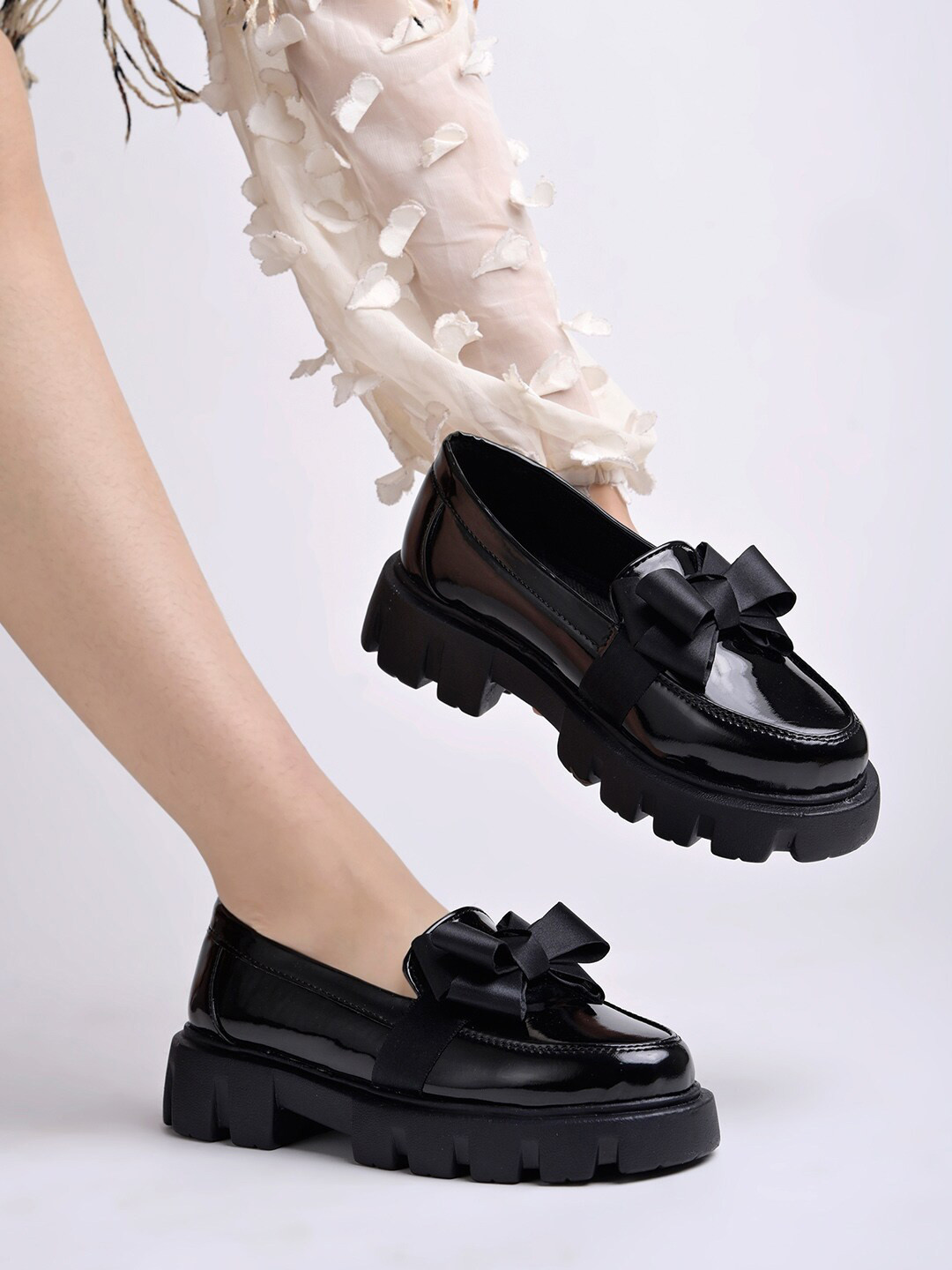 Shoetopia Women Bows Detail Slip-On Tassel Loafers