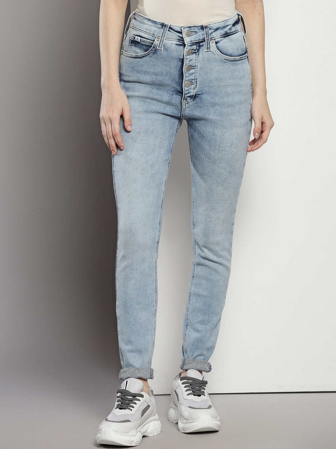 Calvin Klein Women Super Skinny Fit Mid-Rise Clean Look Heavy Fade Cotton Jeans