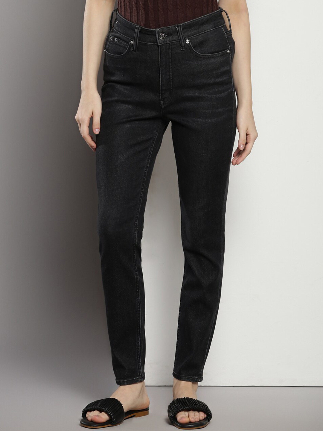 Calvin Klein Women Skinny Fit Mid-Rise Dark Shade Clean Look Cotton Jeans