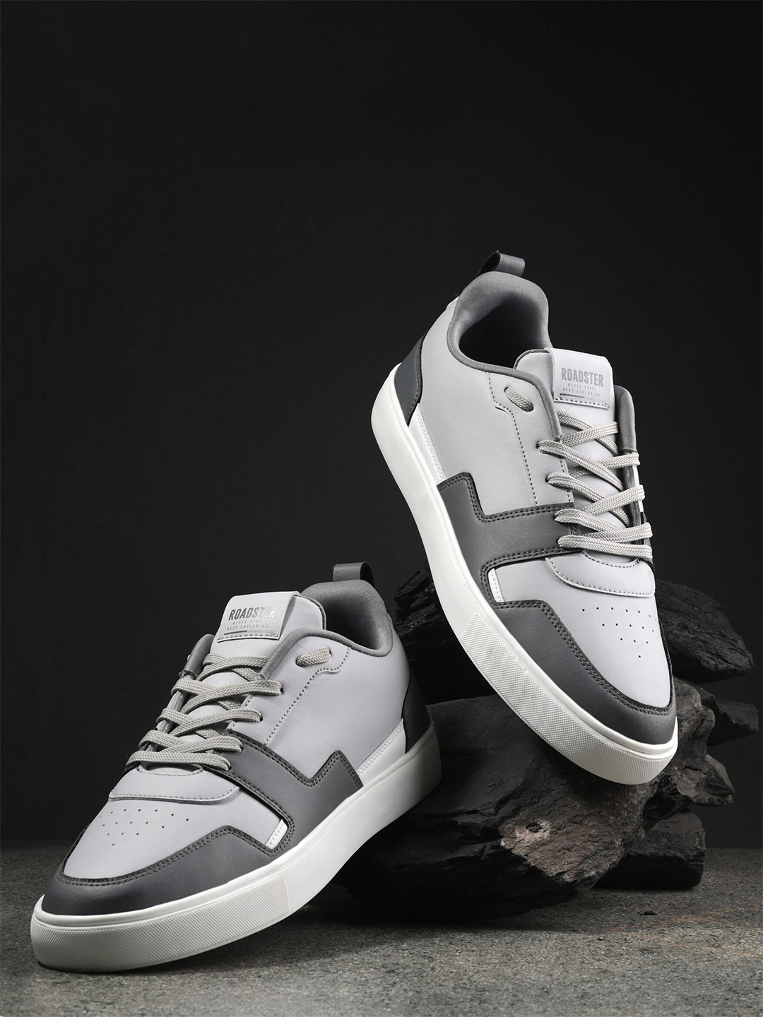 The Roadster Lifestyle Co. Men Street Surge Collection Contrast Sole Lace-Ups Sneakers