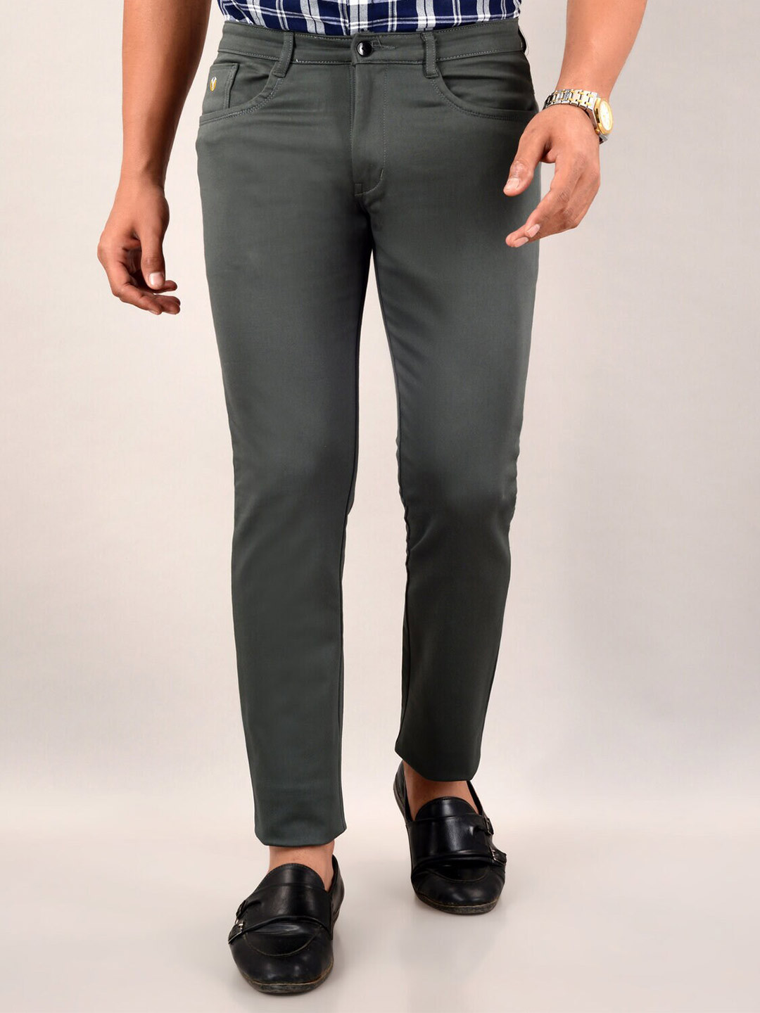 VILLAIN Men Green Slim Fit Wrinkle Free Cotton Chinos Trousers