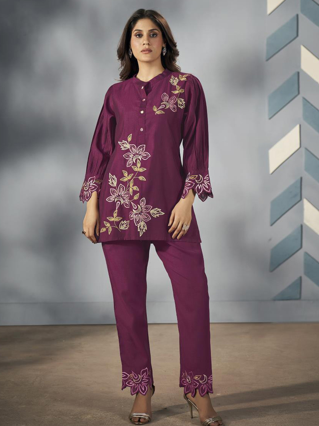 Varanga Mandrin Collar Placement Design Embroidered Scallop Co-Ord Set