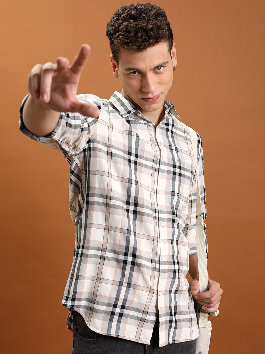 HIGHLANDER Men Cream Slim Fit Casual Shirt