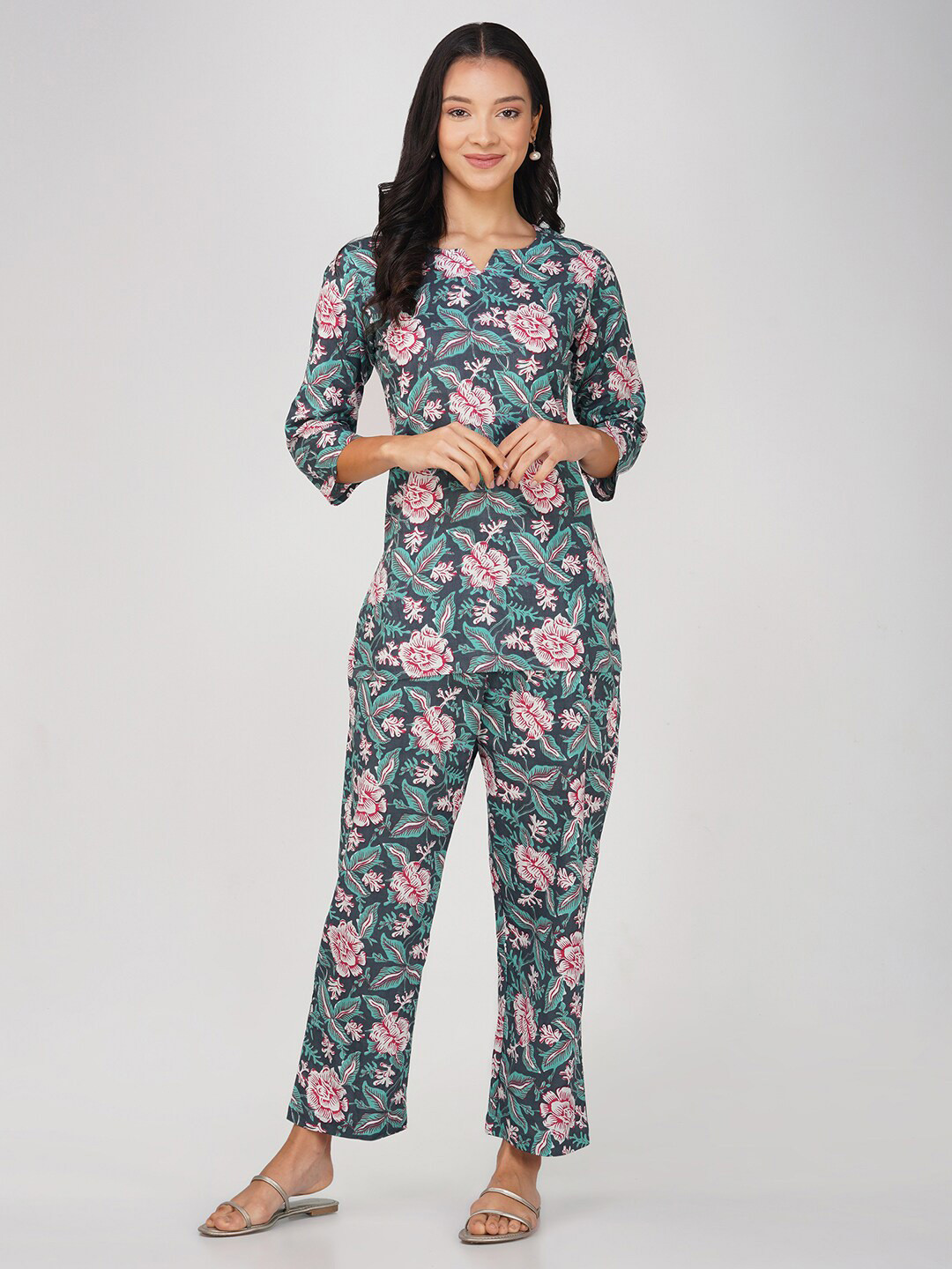 SPARSA Printed V-Neck Pure Cotton Top with Mid-Rise Palazzos Co-Ords