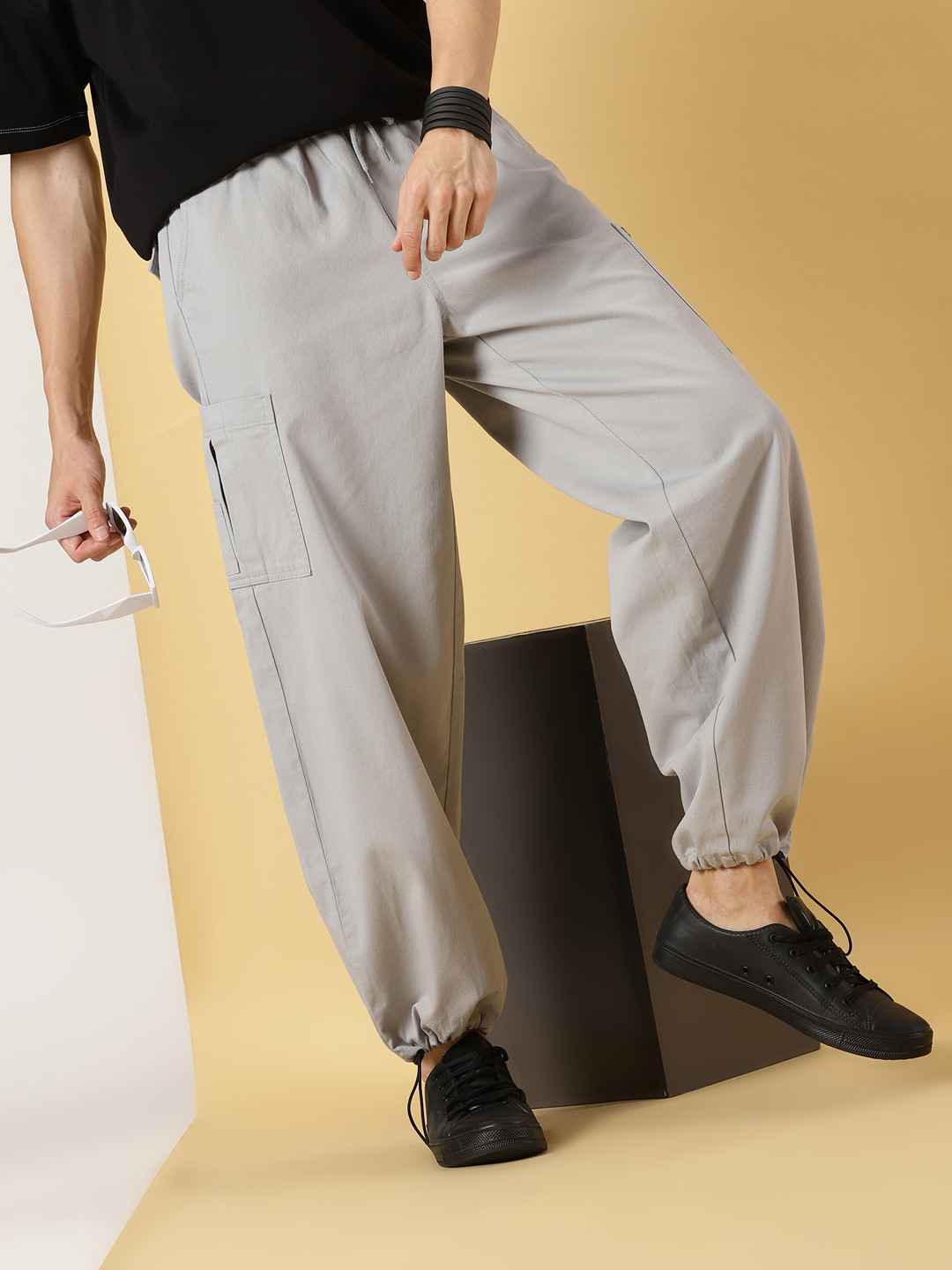 Thomas Scott Men Mid Rise Parachute Fit Pure Cotton Cargo Trousers