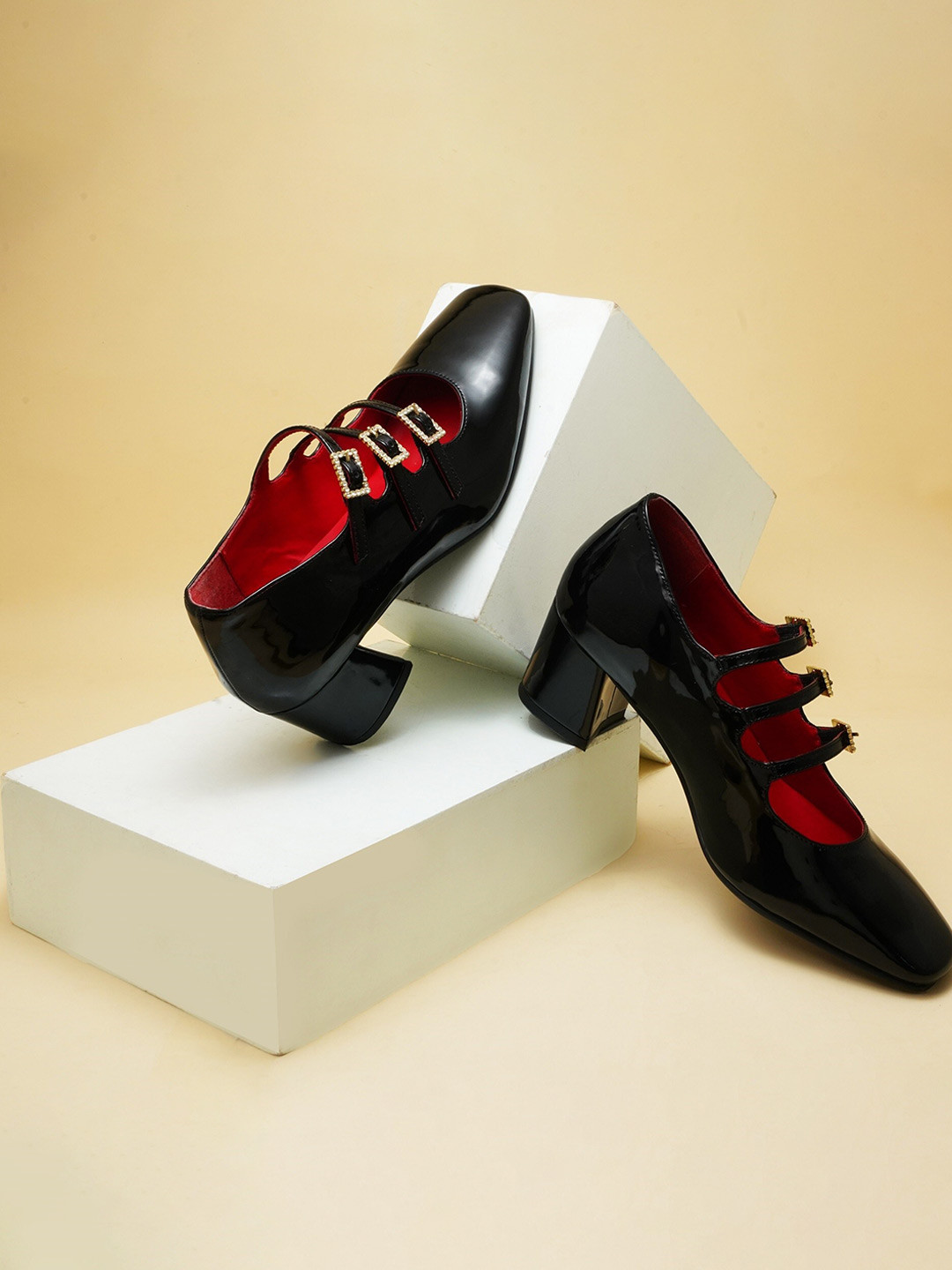 THE WHITE POLE Pointed Toe Buckles Detail Block Heeled Mary Janes