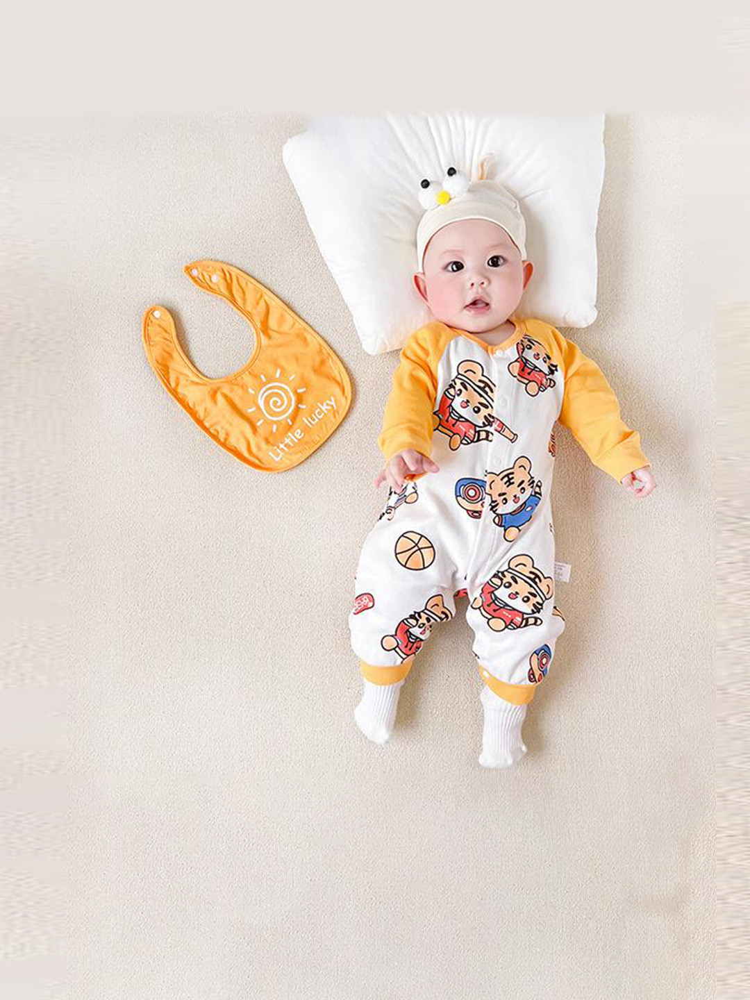 StyleCast Infant Boys Graphic Printed Pure Cotton Romper With Bib