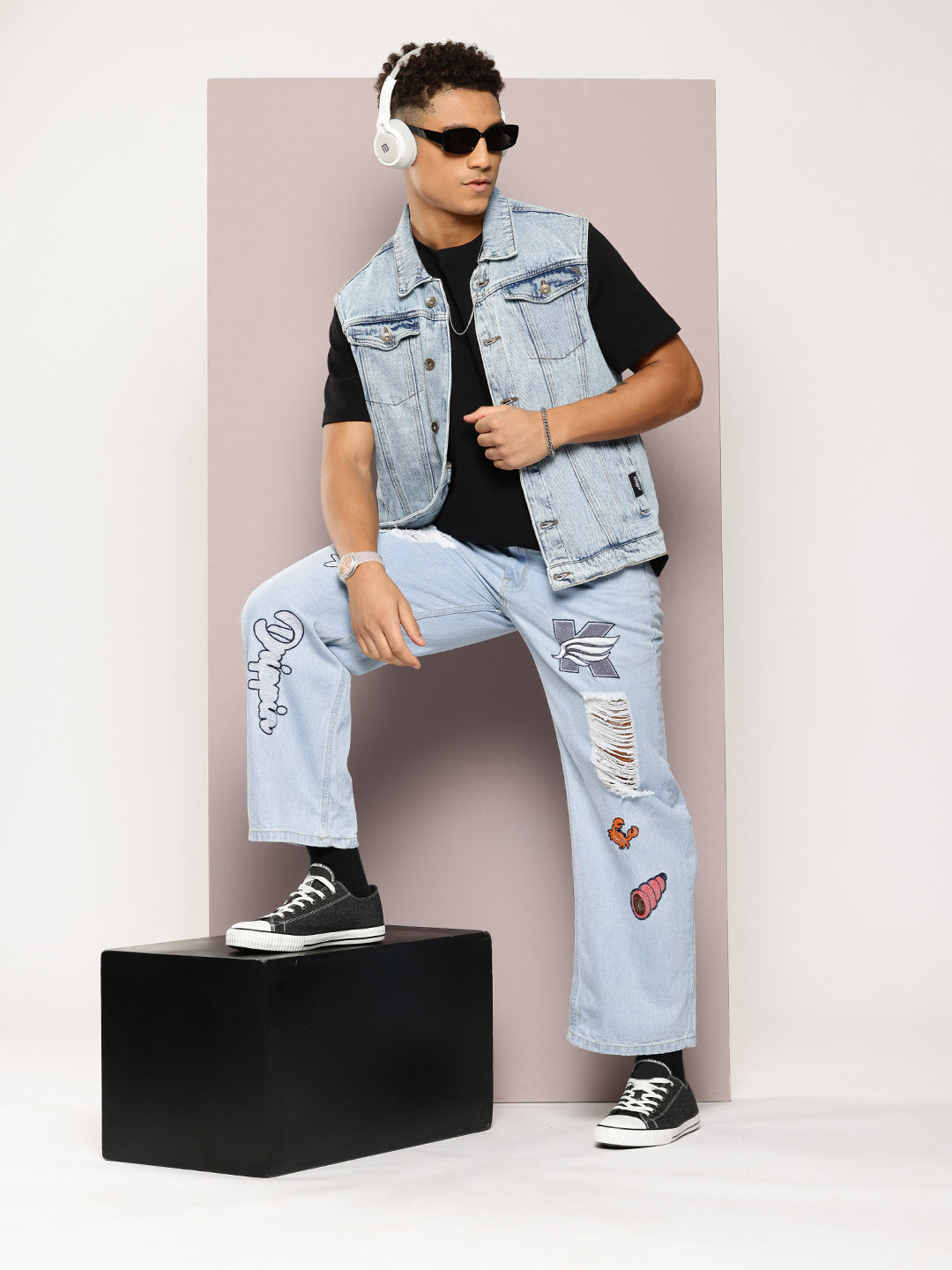 Kook N Keech Men Pure Cotton Straight Fit Highly Distressed Light Fade Embroidered Jeans