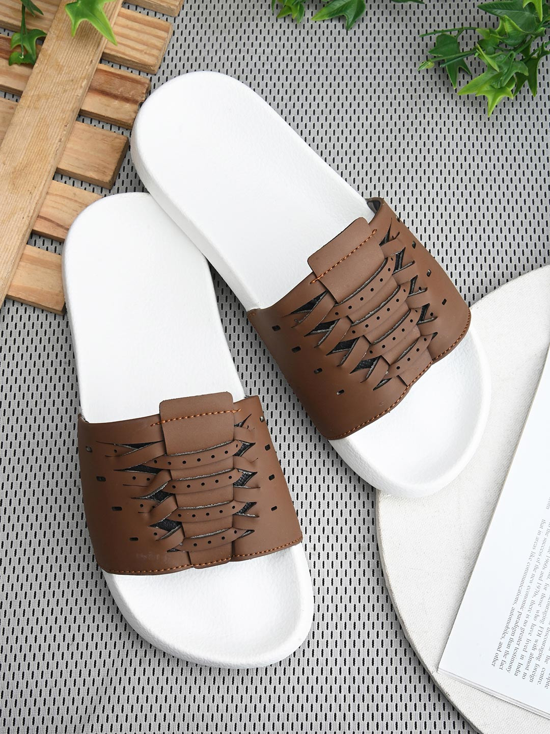 EXTRIMOS Men Self Design Sliders