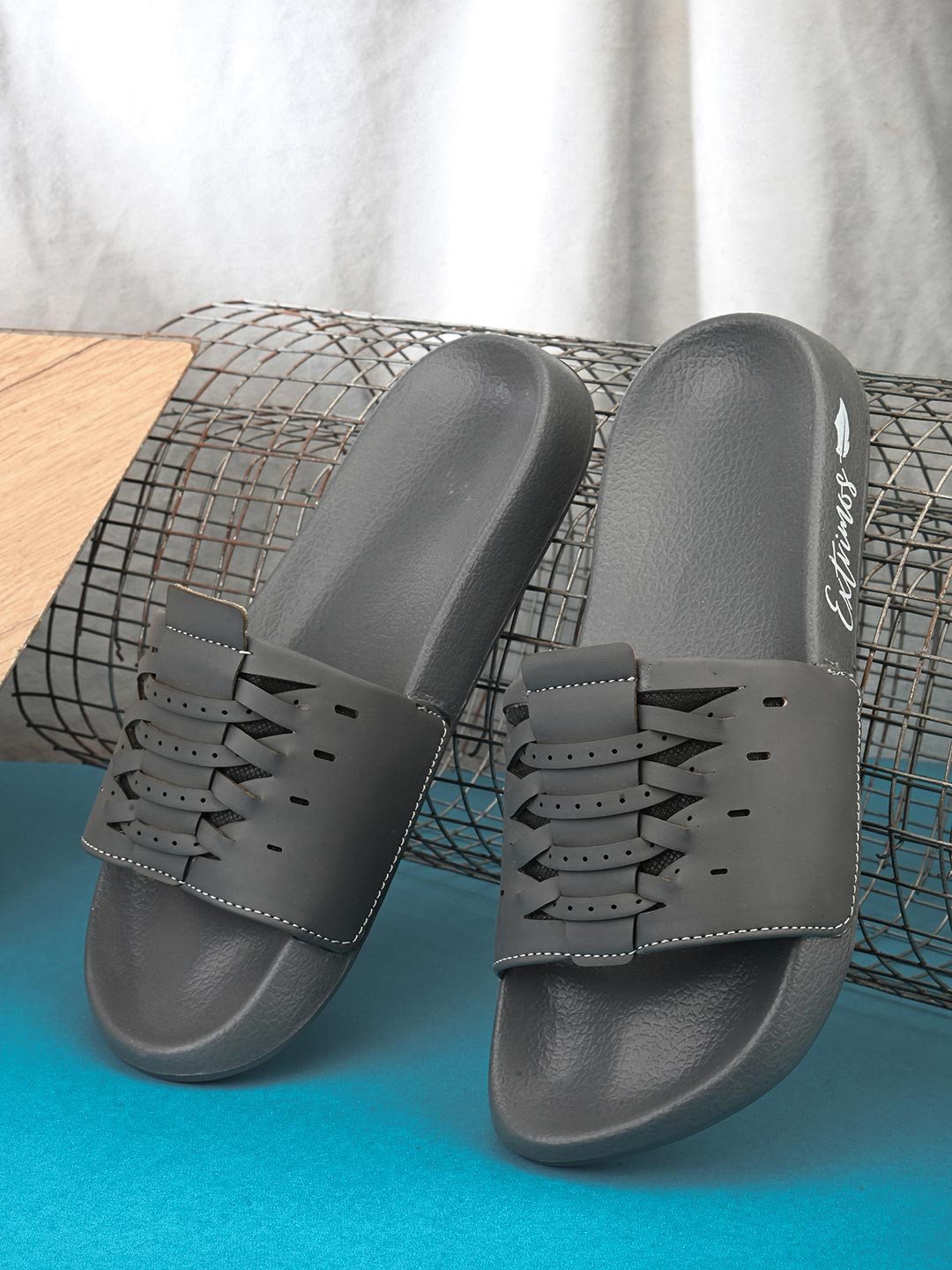 EXTRIMOS Men Self Design Sliders