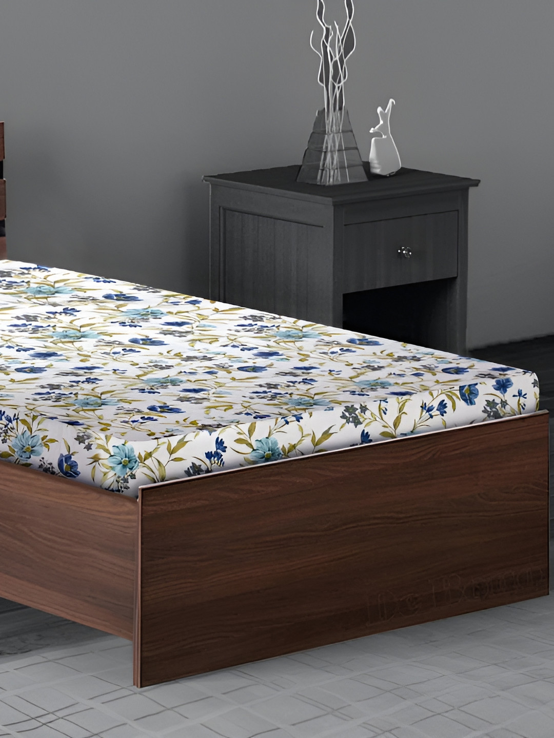 Stylista Premium Off White Floral Cotton 400 TC Fitted Single Superfine Bedsheet with a Pillow Cover-75 x 48 inches