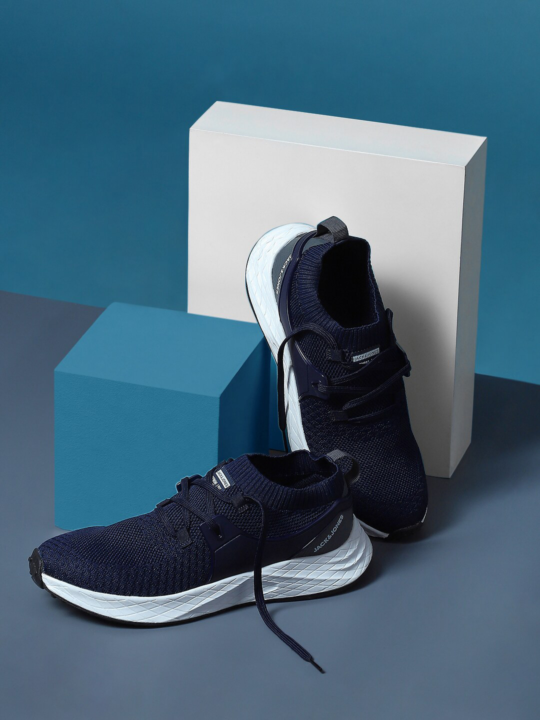 Jack & Jones Men Textured Round Toe Memory Foam Sneakers