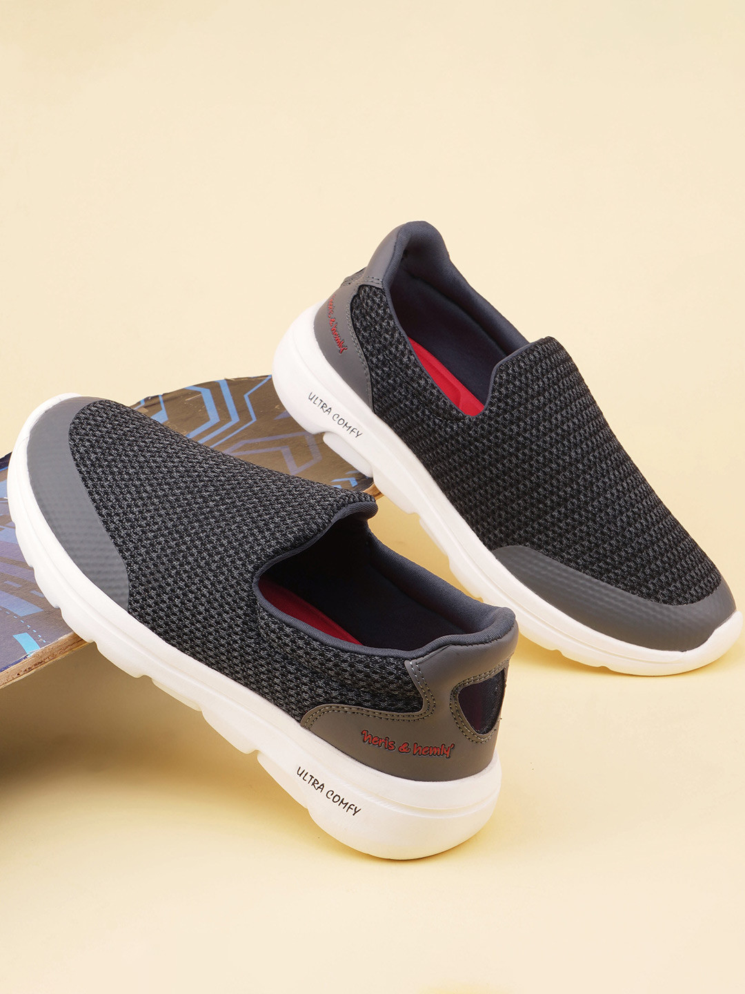 Heris & Hemly Men Flyknit Mesh Running Shoes