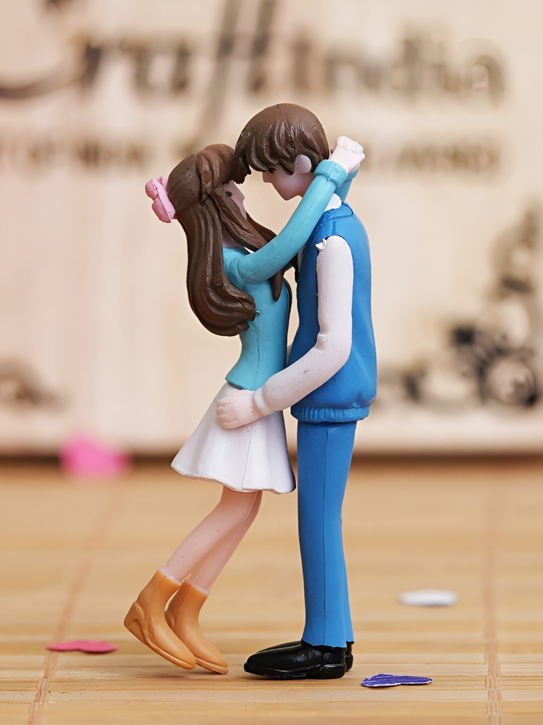 eCraftIndia Romantic Hugging Couple Blue Polyresin Matte Living Room Medium Showpiece - 2.8 Inches