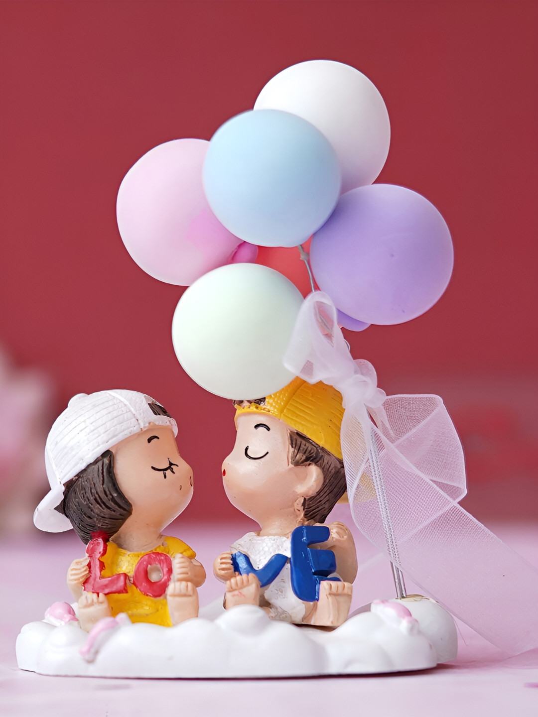 eCraftIndia Cute Couple with Balloons White Polyresin Matte Living Room Medium Showpiece - 4.7 Inches