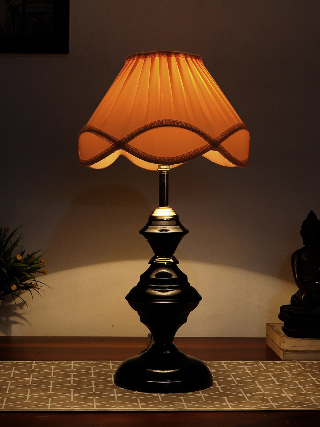 Devansh Off White and Black Vintage cotton Table Lamps