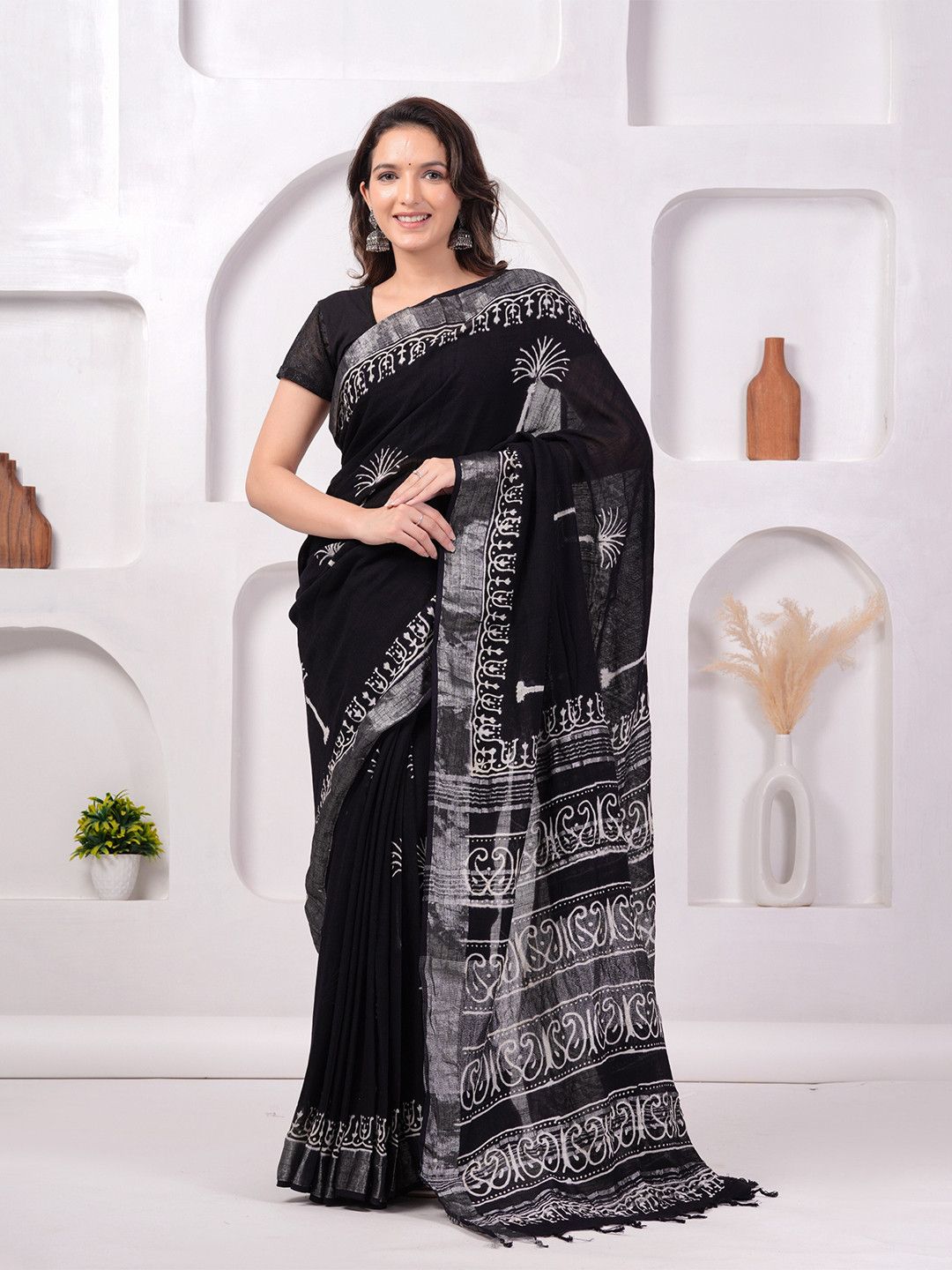 PALLO LATKE Black & White Floral Zari Block Printed Cotton Saree