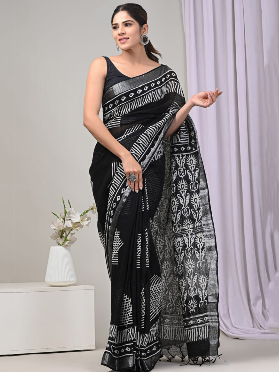 PALLO LATKE Black & White Zari Printed Cotton Saree