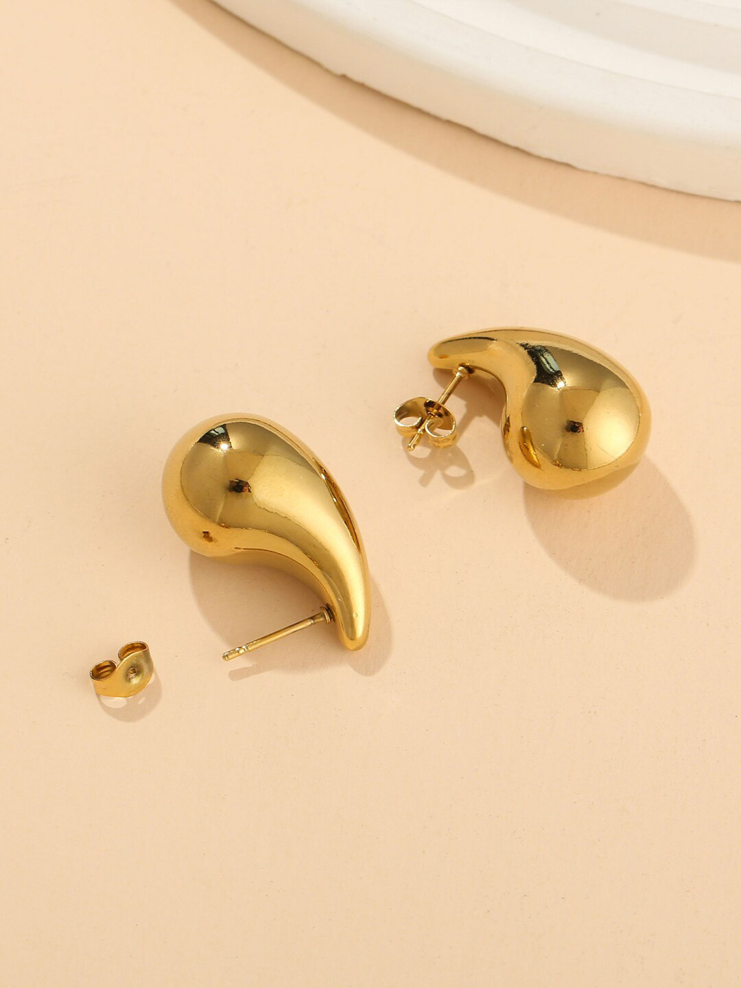 FIMBUL Gold-Plated Lightweight Teardrop Shaped Drop Earrings