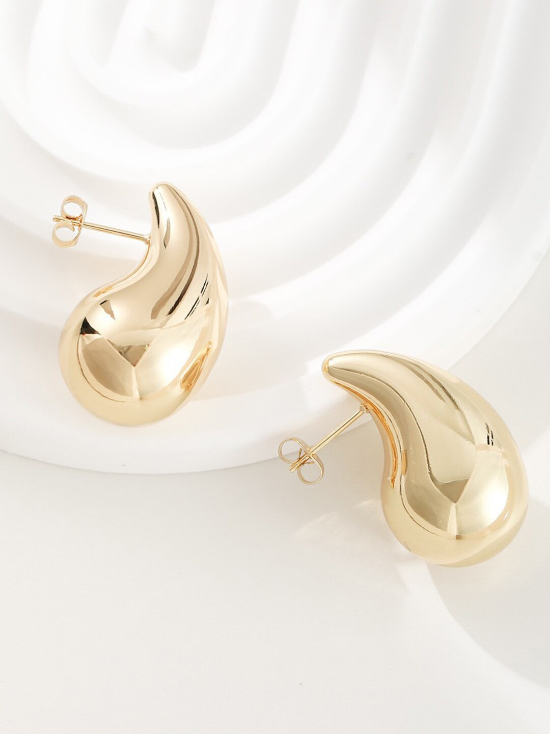 FIMBUL Gold-Plated Thick Lightweight Teardrop Shaped Drop Earrings