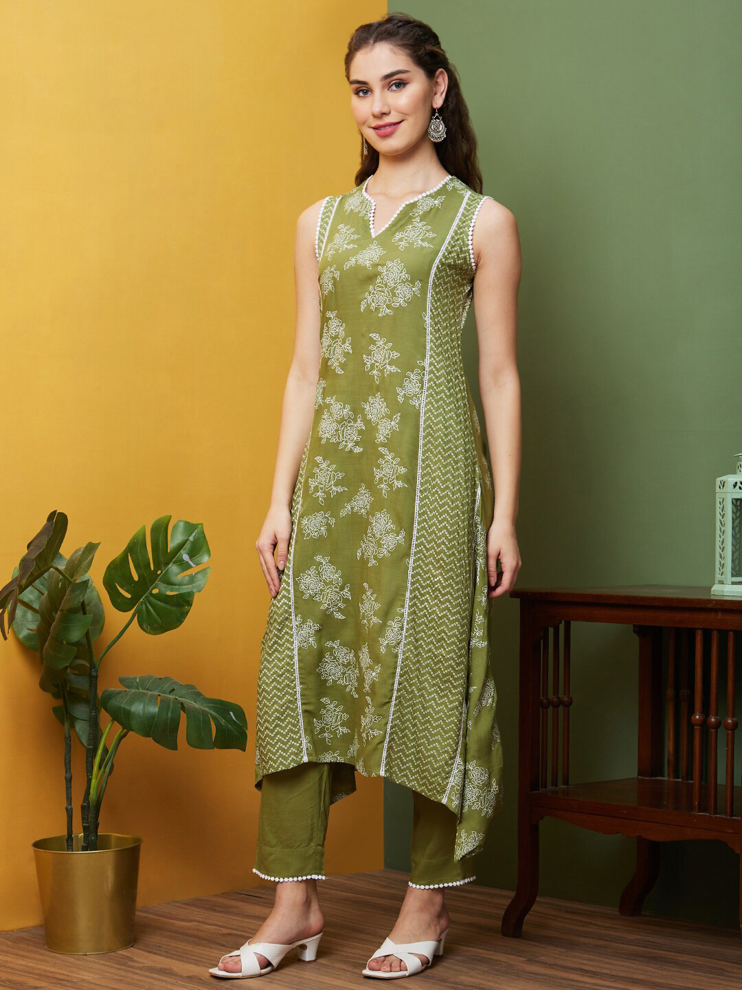 Globus Green & White Floral Printed Panelled A-Line Kurta With Trouser