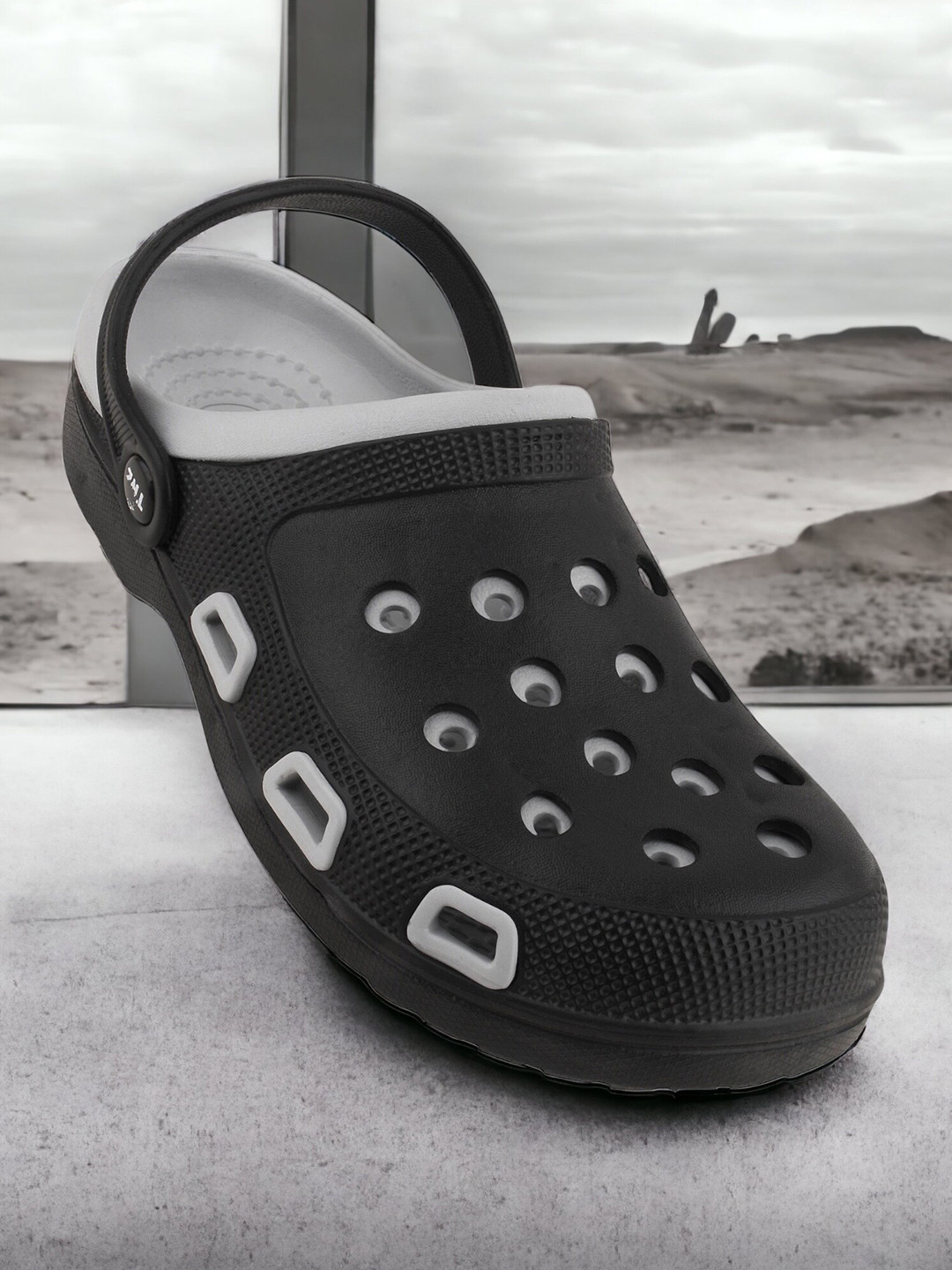 BAESD Men Colourblocked Clogs