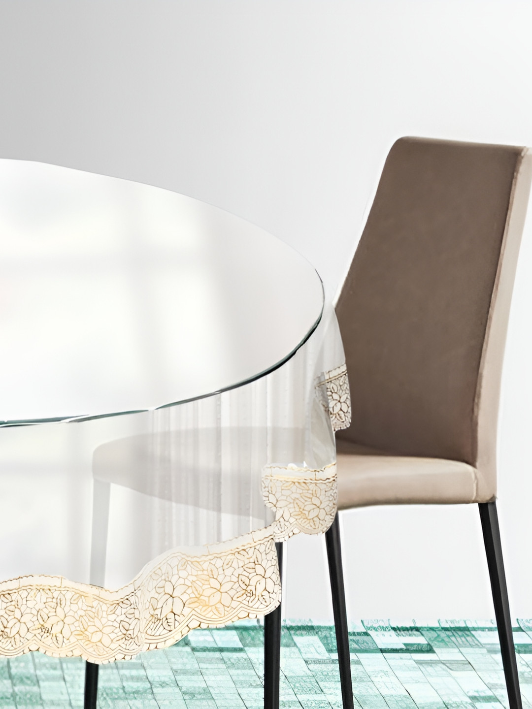 Stylista White & Gold-Toned Oval Waterproof 10-Seater Table Cover