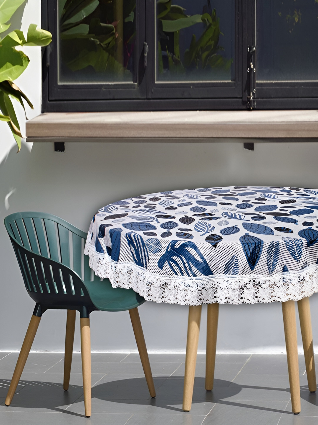 Stylista Blue & White Floral Printed 1.21 m x 1.21 m Waterproof Round Table Cover