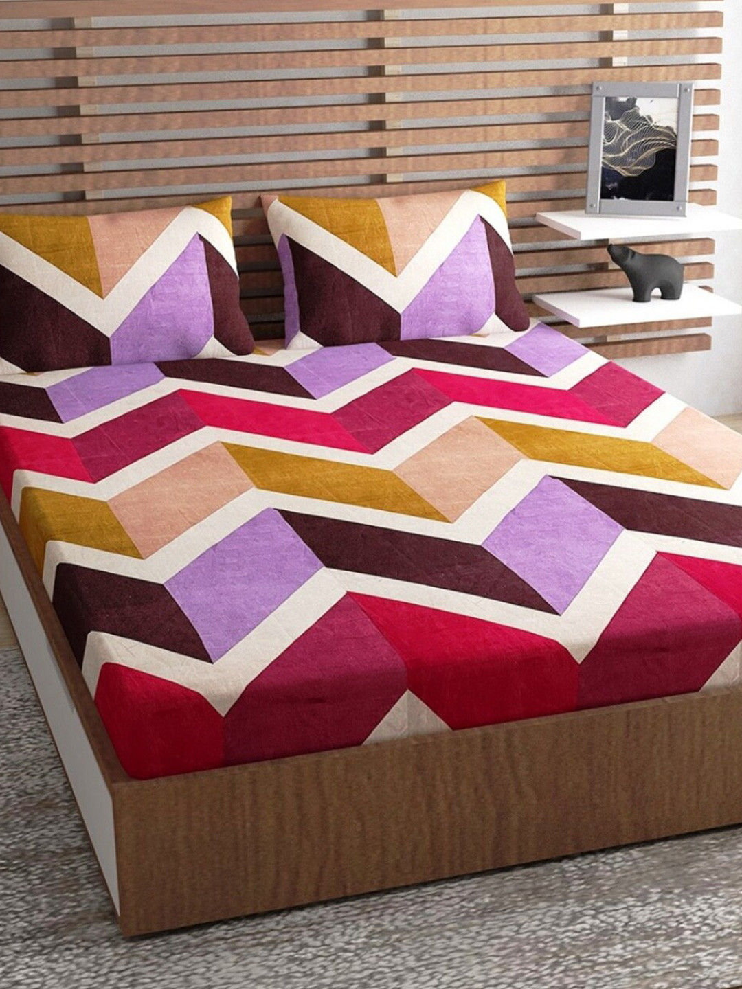Aura Kalash Pink Geometric Microfiber 160 TC Queen Bedsheet with 2 Pillow Covers-89 x 89 inches