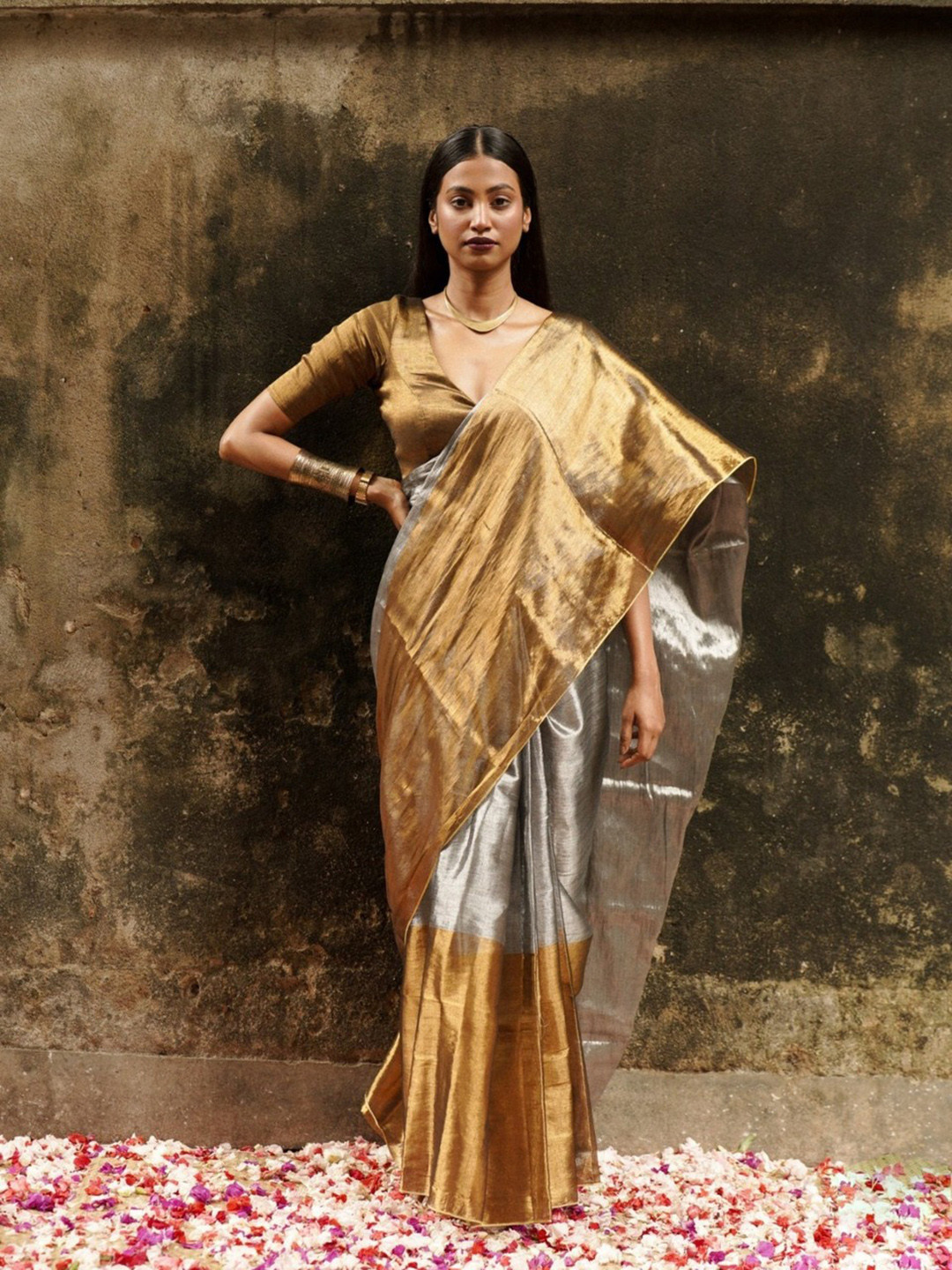 HUTS AND LOOMS Dual Coloured Tissue Saree