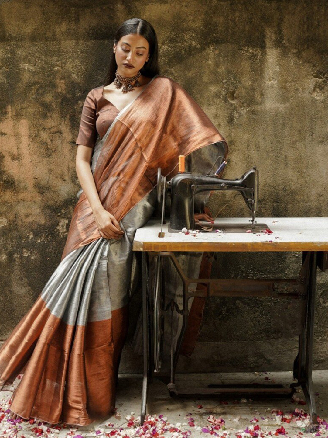 HUTS AND LOOMS Colourblocked Tissue Saree