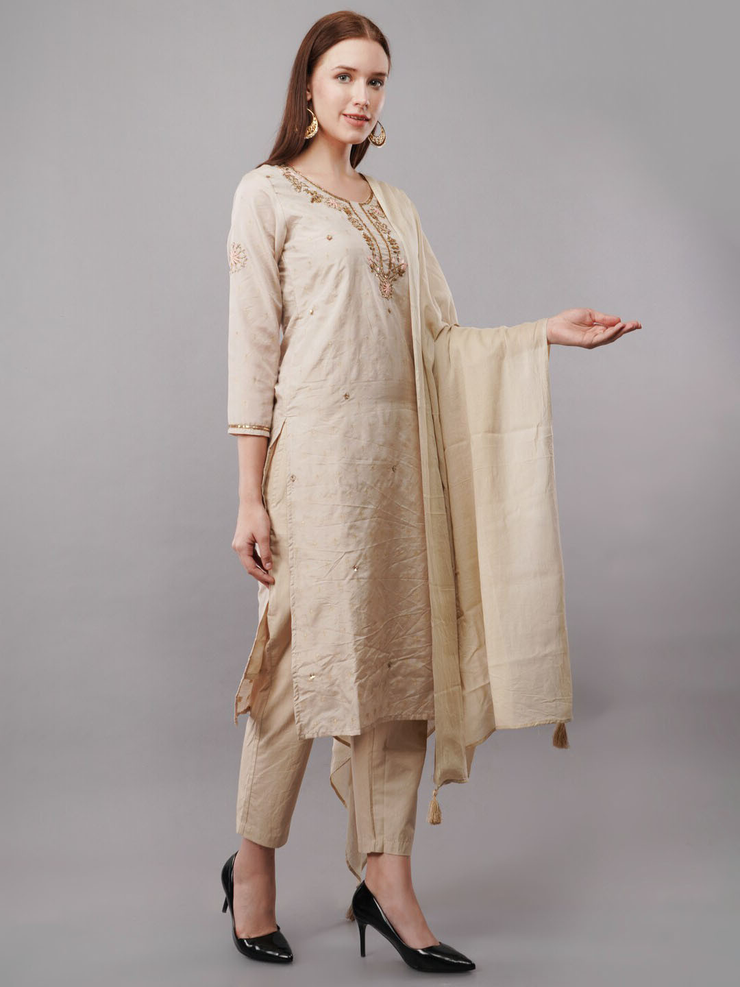 Herryqeal Floral Embroidered Beads and Stones Chanderi Silk Kurta With Pyjama & Dupatta