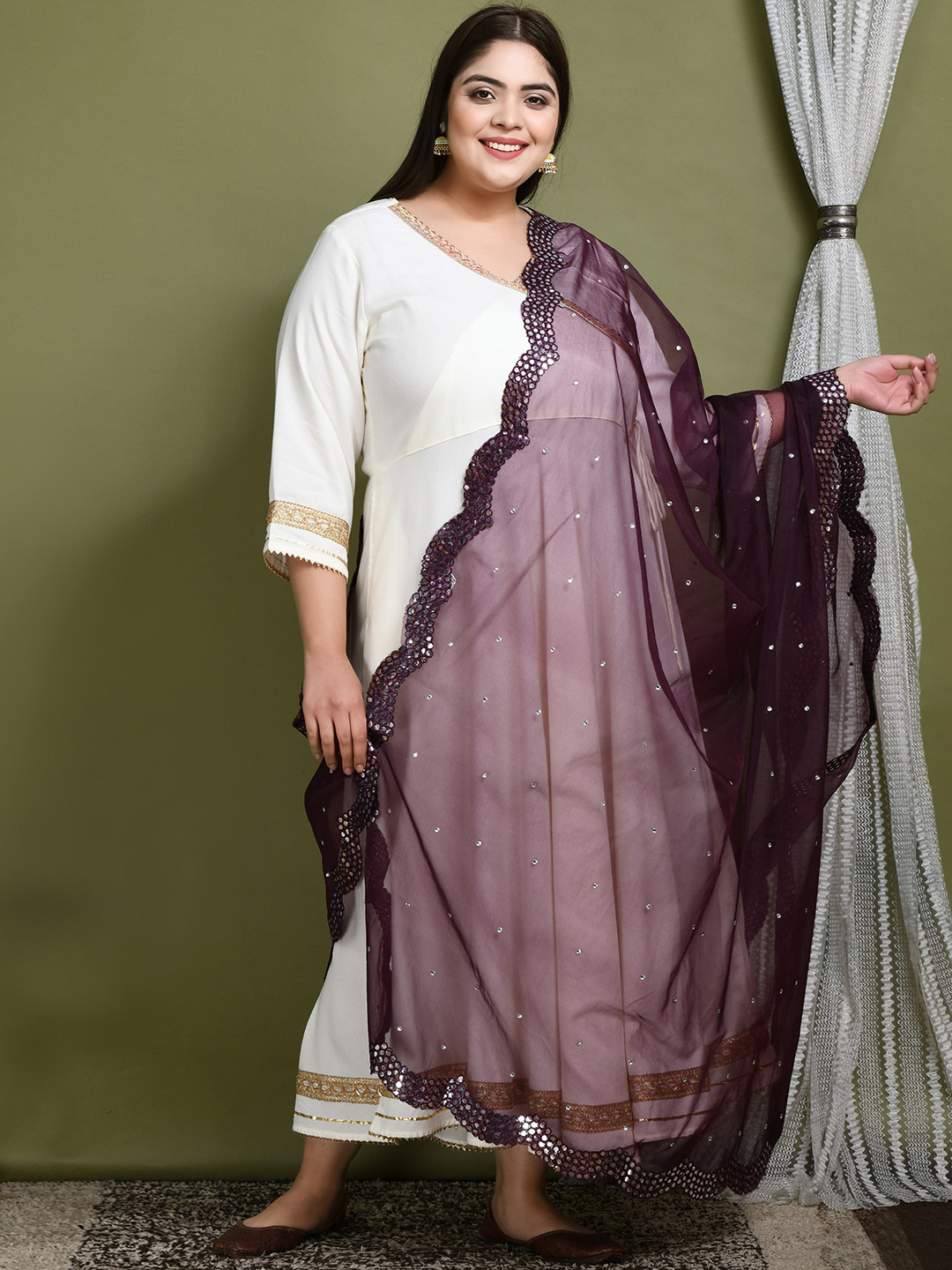 PrettyPlus by Desinoor.com Floral Embroidered Organza Dupatta With Mirror Work
