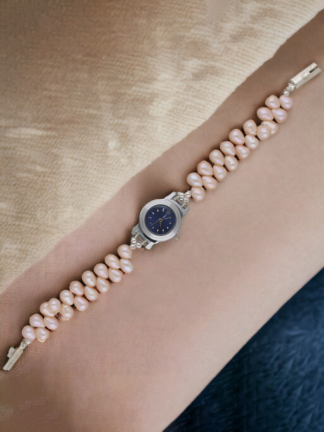 Sri Jagdamba Pearls Dealer Women Embellished Bracelet Style Analogue Watch JPOCT-22-119