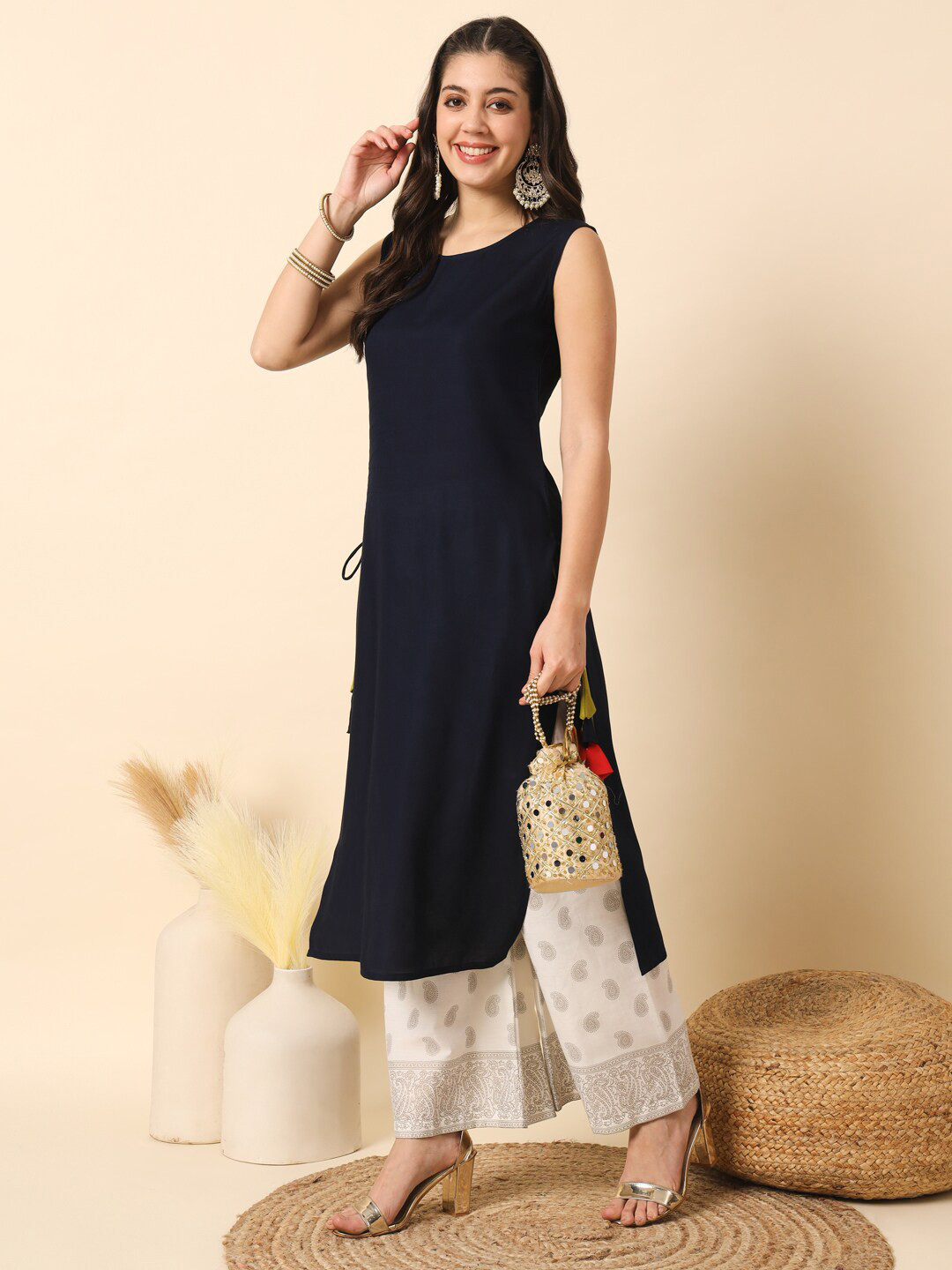 Meeranshi Round Neck Straight Kurta