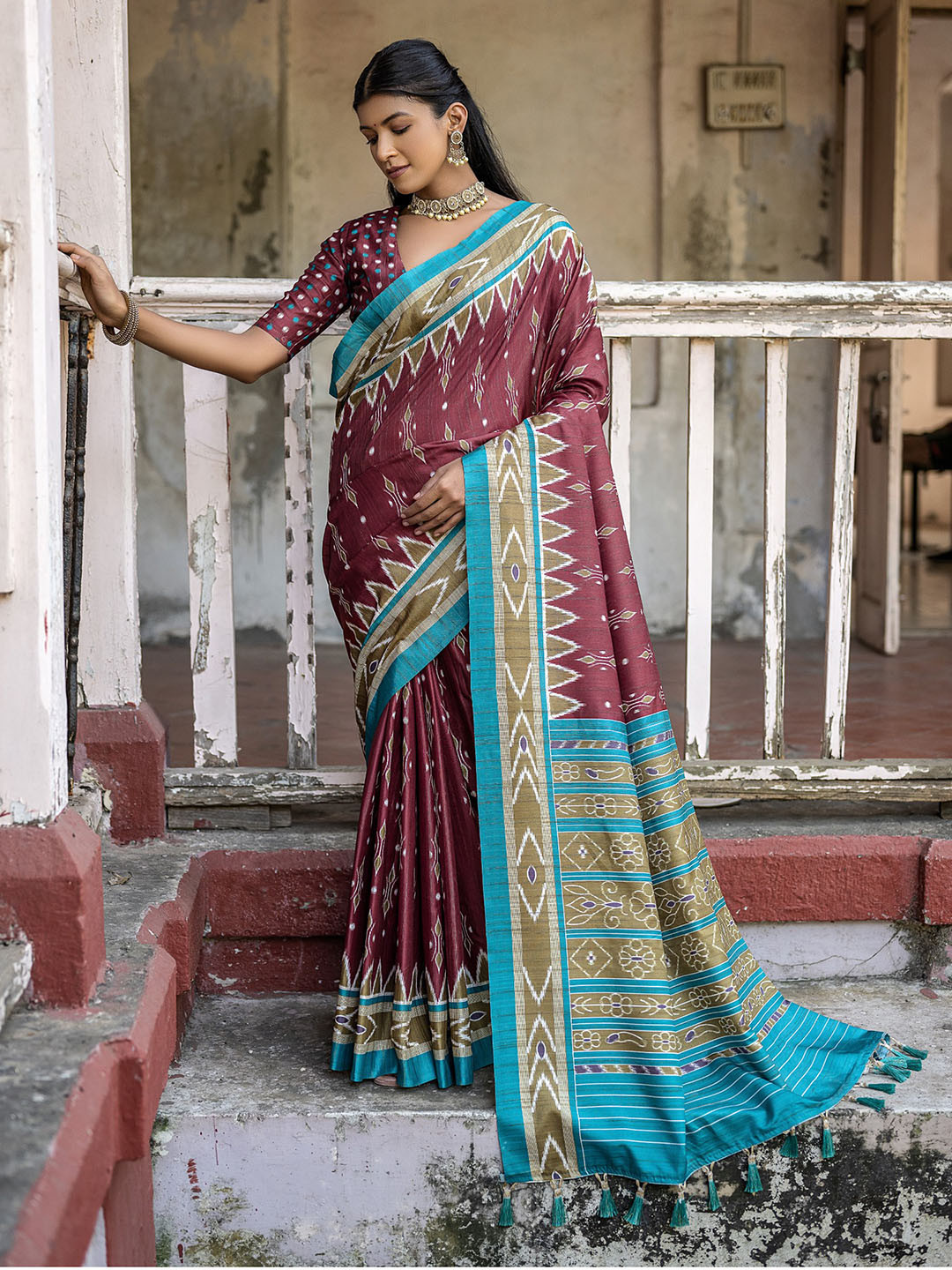 VISHNU WEAVES Woven Design Ajrak Printed Zari Ikat Saree With Tassels