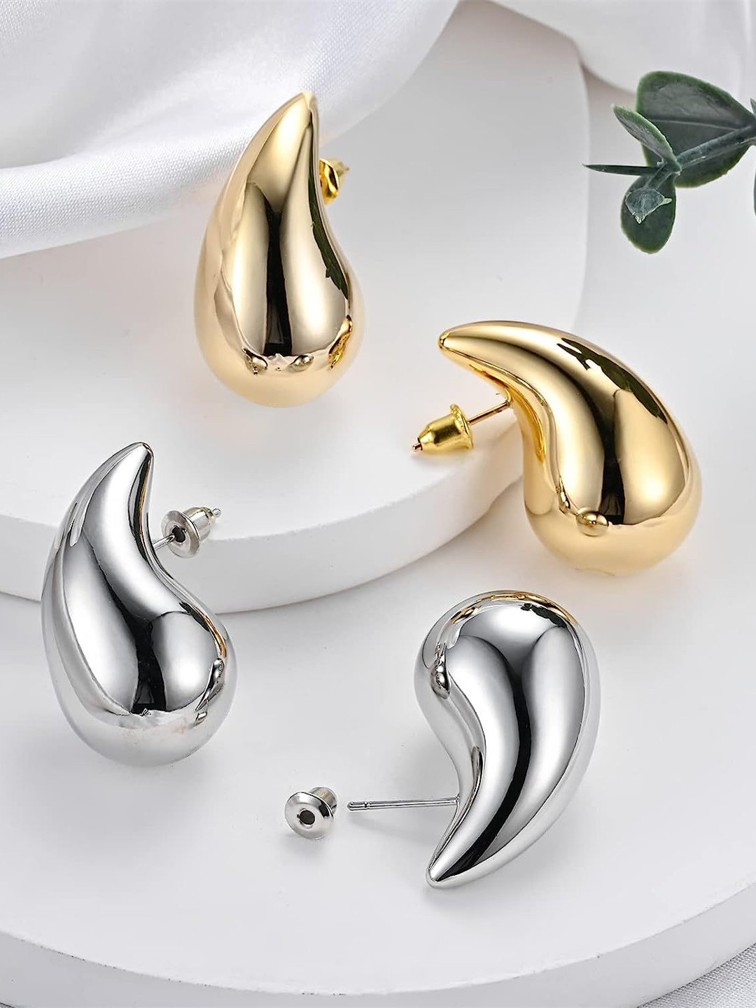 FIMBUL Set Of 2 Teardrop Shaped Lightweight Drop Earrings