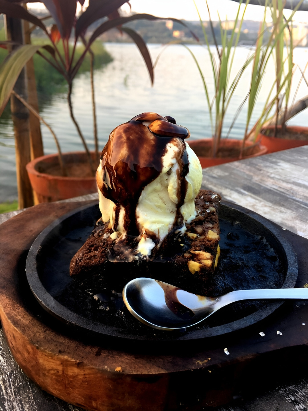 natureCRAFTS Brownie 8in Brown Textured Wooden Tray