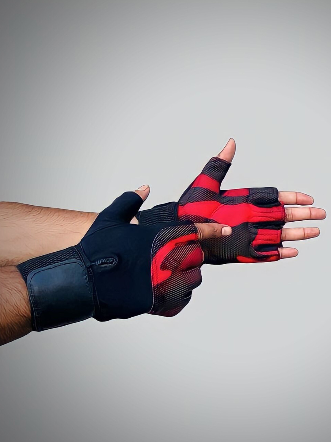 Body Smith Men Patterned Wrist Support Gym Gloves